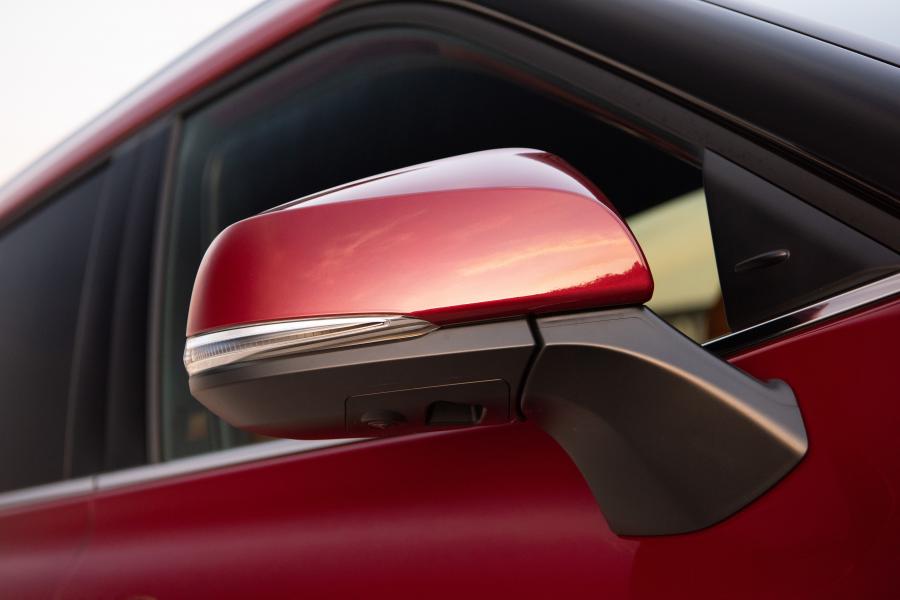 Детали экстерьера Toyota Highlander Hybrid Platinum AWD 2019 года  (фото 45 из 67)